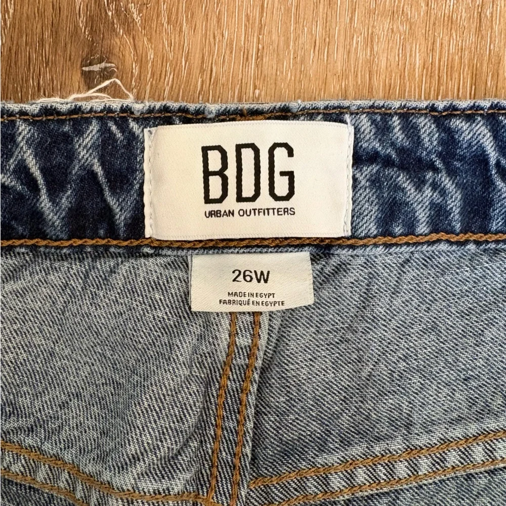 BDG Low-Rise Wide Leg Jean in medium wash